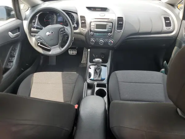 3KPFK4A76JE230271 2018 KIA FORTE - Image 8