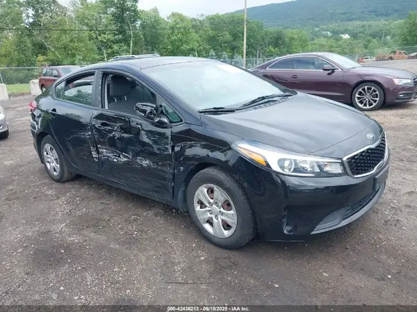 3KPFK4A76JE232327 2018 KIA FORTE - Image 1