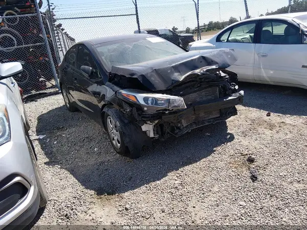 3KPFK4A76JE234305 2018 KIA FORTE - Image 1