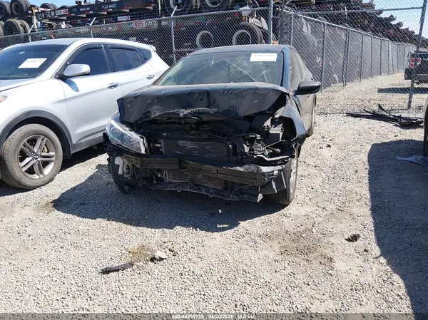 3KPFK4A76JE234305 2018 KIA FORTE - Image 2