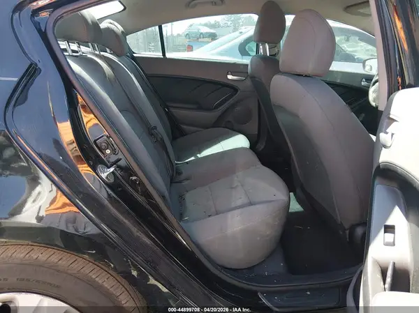 3KPFK4A76JE234305 2018 KIA FORTE - Image 8