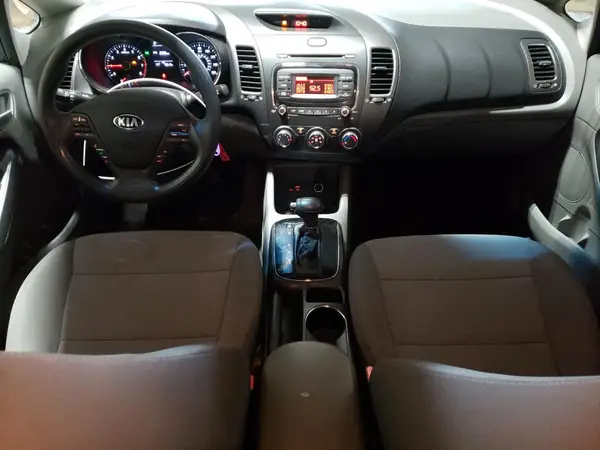 3KPFK4A76JE235261 2018 KIA FORTE - Image 8