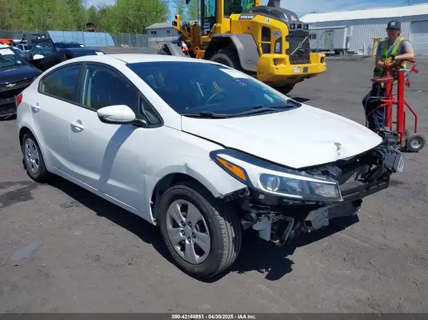 3KPFK4A76JE236023 2018 KIA FORTE - Image 1