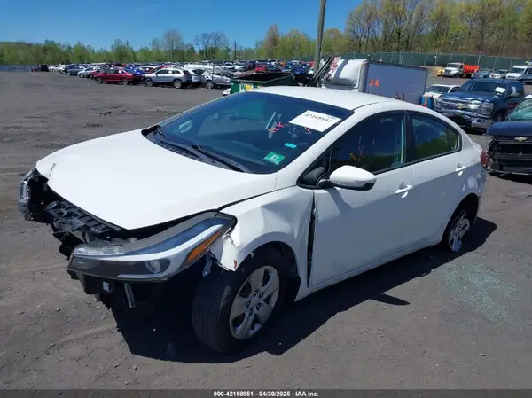 3KPFK4A76JE236023 2018 KIA FORTE - Image 2