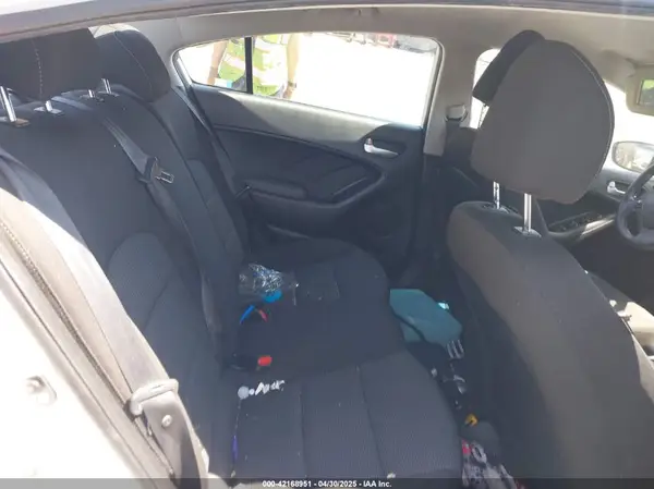 3KPFK4A76JE236023 2018 KIA FORTE - Image 8
