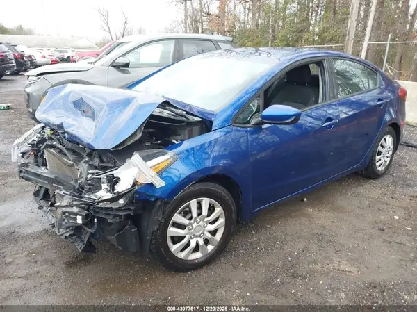 3KPFK4A76JE236409 2018 KIA FORTE - Image 2