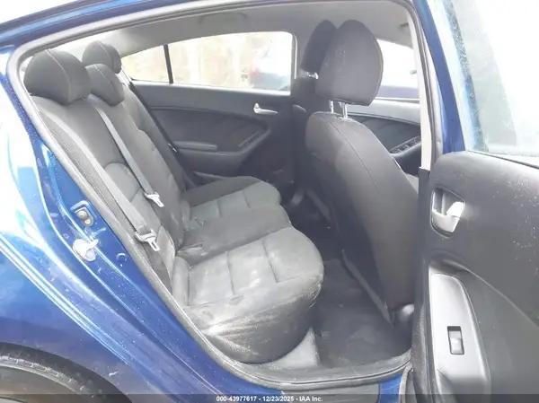 3KPFK4A76JE236409 2018 KIA FORTE - Image 8