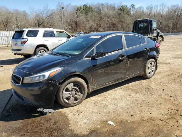 3KPFK4A76JE236670 2018 KIA FORTE - Image 1