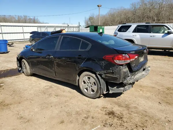 3KPFK4A76JE236670 2018 KIA FORTE - Image 2