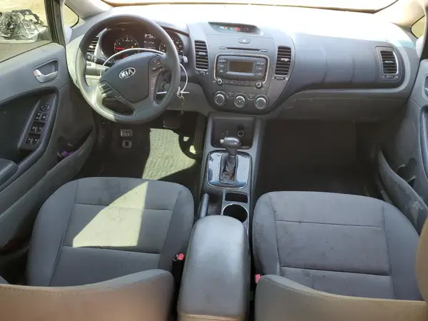 3KPFK4A76JE236670 2018 KIA FORTE - Image 8