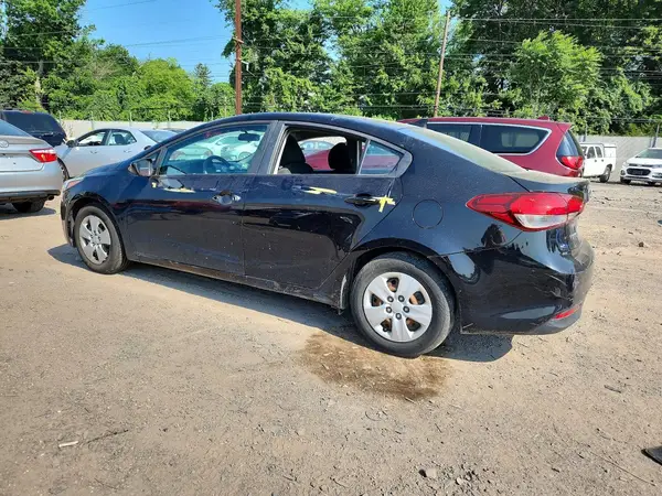 3KPFK4A76JE237611 2018 KIA FORTE - Image 2