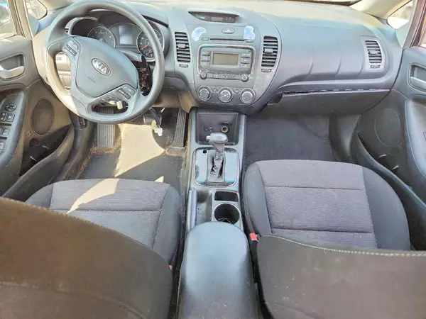 3KPFK4A76JE237611 2018 KIA FORTE - Image 8