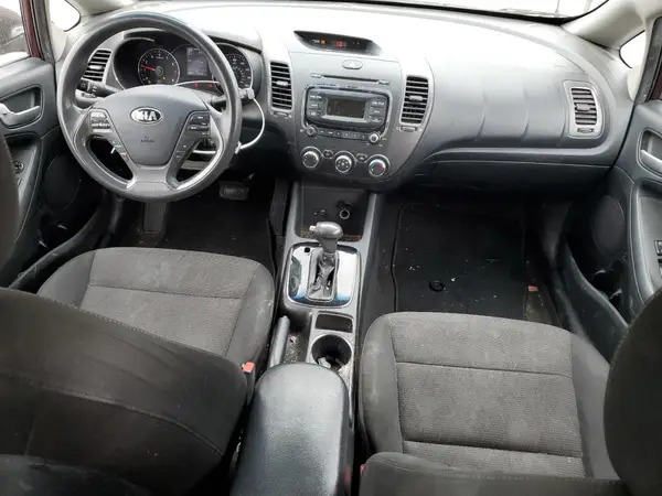 3KPFK4A76JE238273 2018 KIA FORTE - Image 8