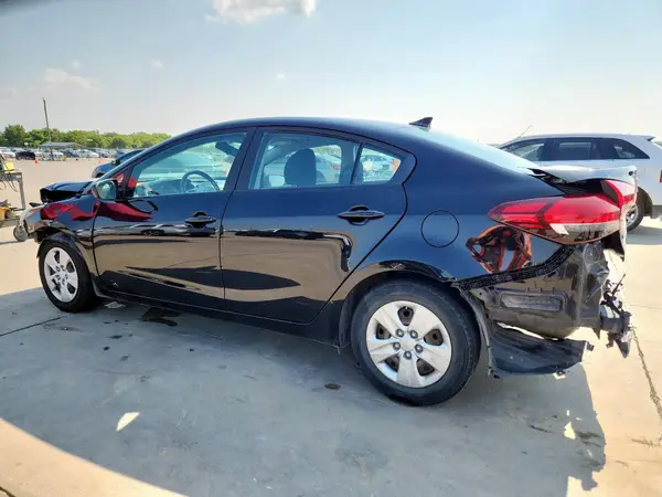 3KPFK4A76JE238399 2018 KIA FORTE - Image 2