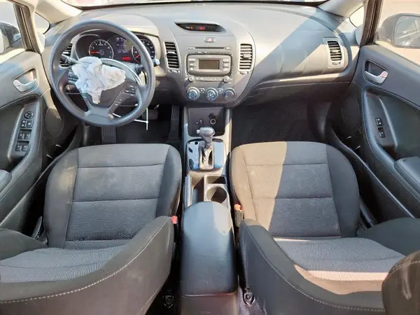 3KPFK4A76JE238399 2018 KIA FORTE - Image 8