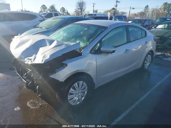 3KPFK4A76JE238418 2018 KIA FORTE - Image 2