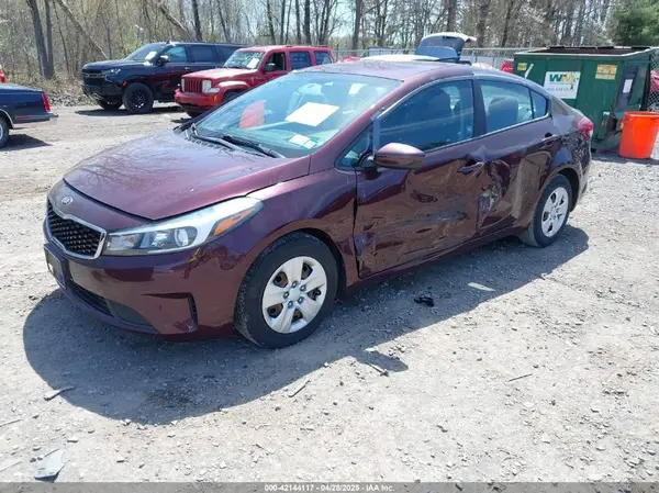 3KPFK4A76JE239391 2018 KIA FORTE - Image 2