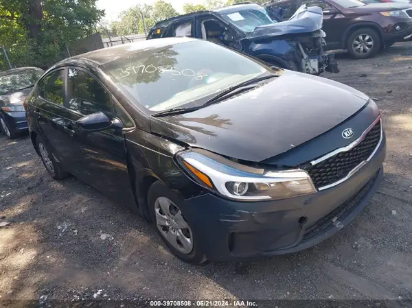 3KPFK4A76JE243182 2018 KIA FORTE - Image 1