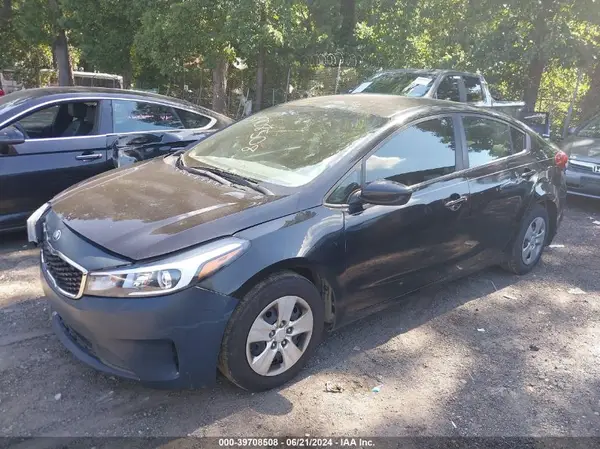3KPFK4A76JE243182 2018 KIA FORTE - Image 2