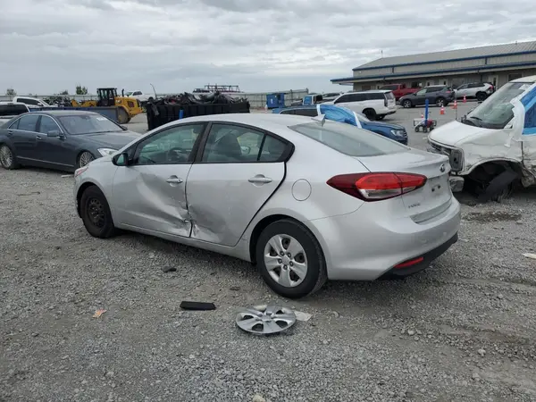 3KPFK4A76JE244042 2018 KIA FORTE - Image 2