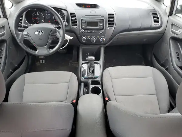 3KPFK4A76JE244042 2018 KIA FORTE - Image 8