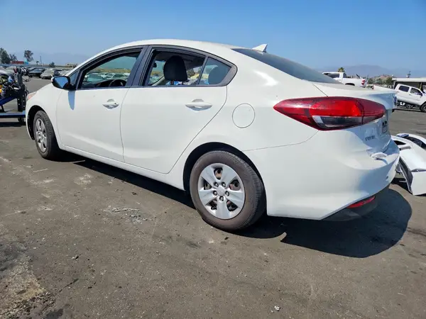 3KPFK4A76JE245756 2018 KIA FORTE - Image 2