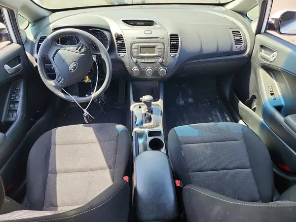 3KPFK4A76JE245756 2018 KIA FORTE - Image 8