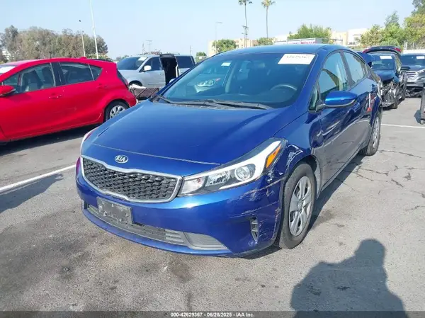 3KPFK4A76JE246695 2018 KIA FORTE - Image 2