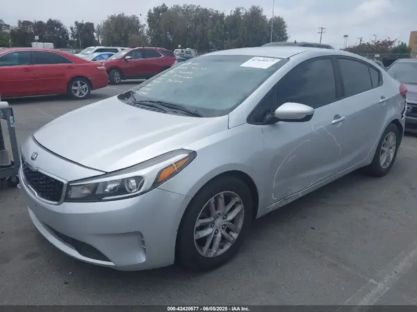 3KPFK4A76JE249290 2018 KIA FORTE - Image 2