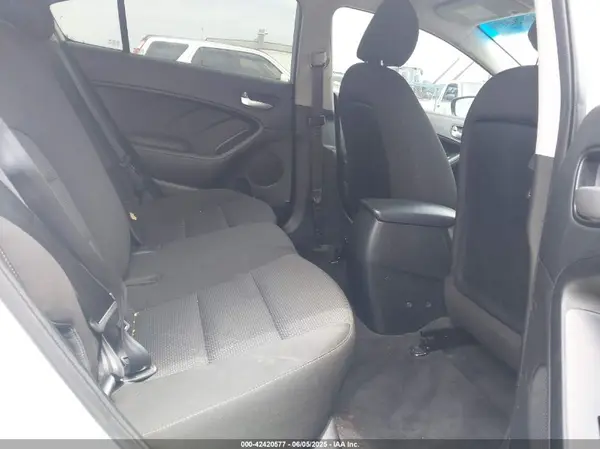 3KPFK4A76JE249290 2018 KIA FORTE - Image 8
