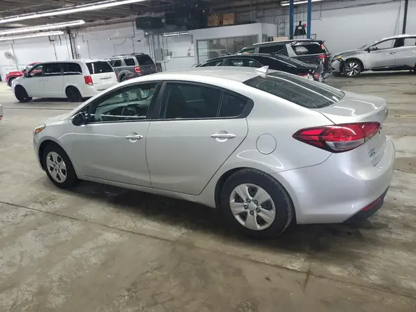 3KPFK4A76JE249614 2018 KIA FORTE - Image 2