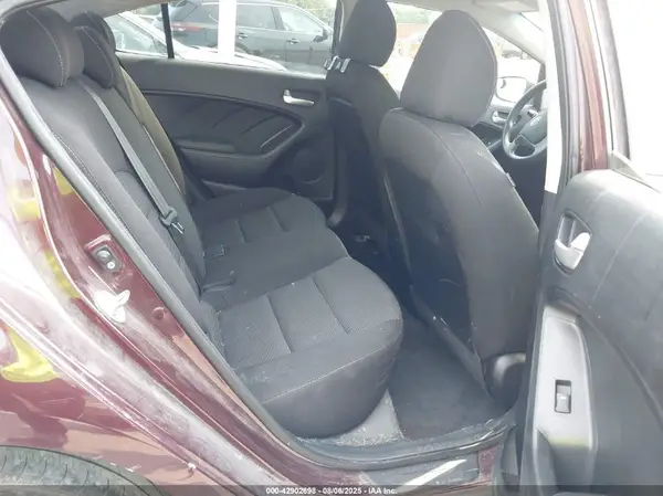 3KPFK4A76JE255087 2018 KIA FORTE - Image 8