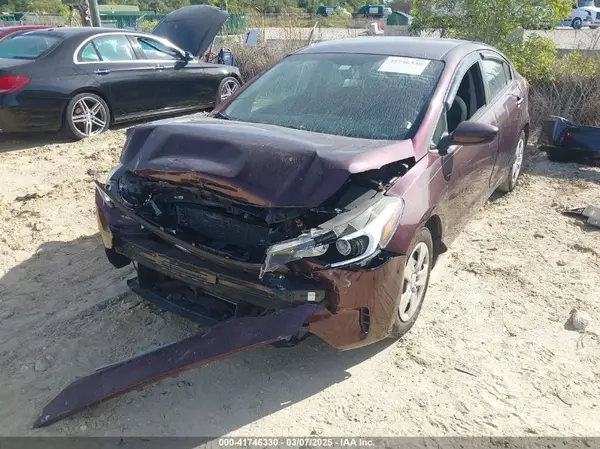 3KPFK4A76JE257664 2018 KIA FORTE - Image 2