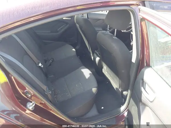 3KPFK4A76JE257664 2018 KIA FORTE - Image 8