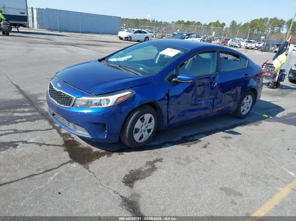 3KPFK4A76JE258653 2018 KIA FORTE - Image 2