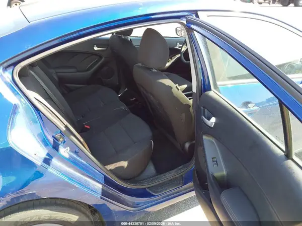 3KPFK4A76JE258653 2018 KIA FORTE - Image 8