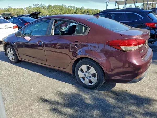 3KPFK4A76JE258829 2018 KIA FORTE - Image 2
