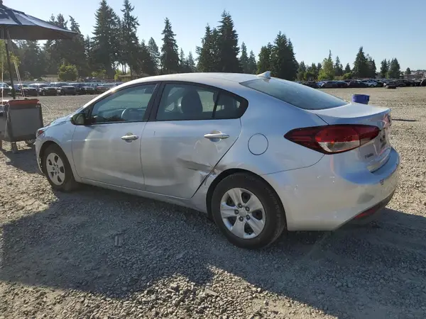 3KPFK4A76JE259981 2018 KIA FORTE - Image 2