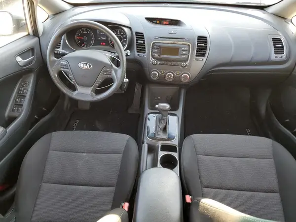 3KPFK4A76JE259981 2018 KIA FORTE - Image 8