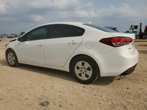 3KPFK4A76JE263464 2018 KIA FORTE - Image 2