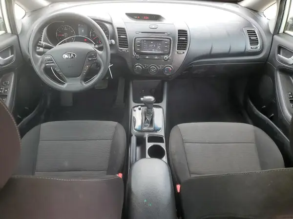 3KPFK4A76JE263464 2018 KIA FORTE - Image 8