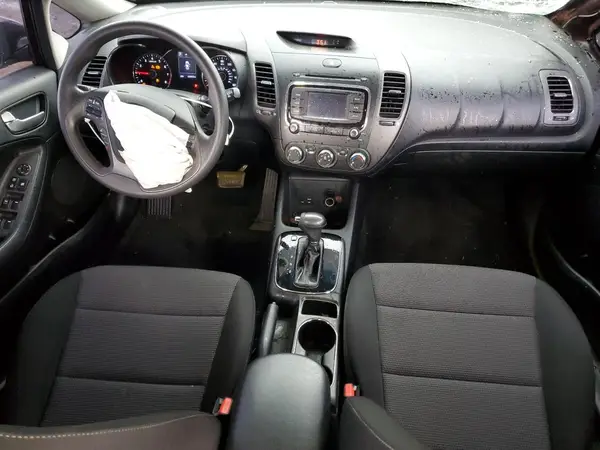 3KPFK4A76JE263982 2018 KIA FORTE - Image 8