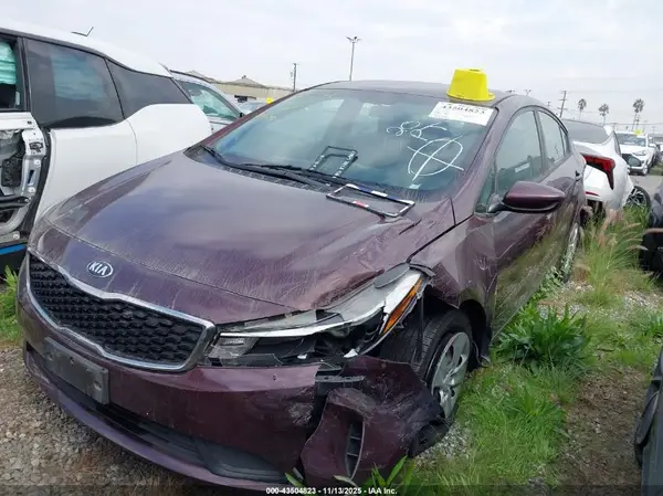 3KPFK4A76JE266719 2018 KIA FORTE - Image 2