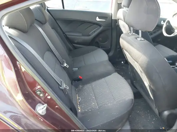 3KPFK4A76JE266719 2018 KIA FORTE - Image 8