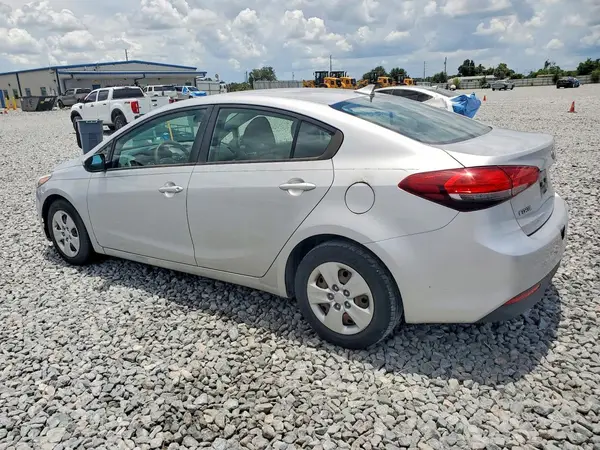 3KPFK4A76JE269409 2018 KIA FORTE - Image 2