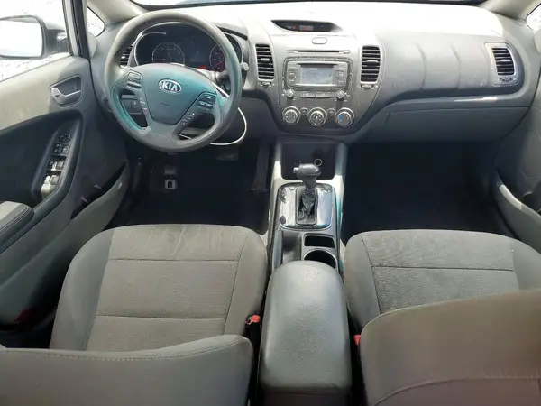 3KPFK4A76JE269409 2018 KIA FORTE - Image 8