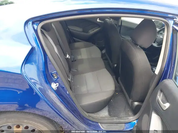 3KPFK4A76JE269684 2018 KIA FORTE - Image 8