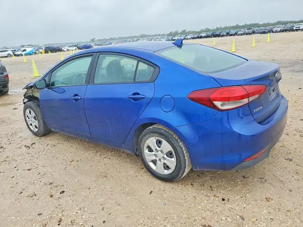 3KPFK4A76JE269877 2018 KIA FORTE - Image 2