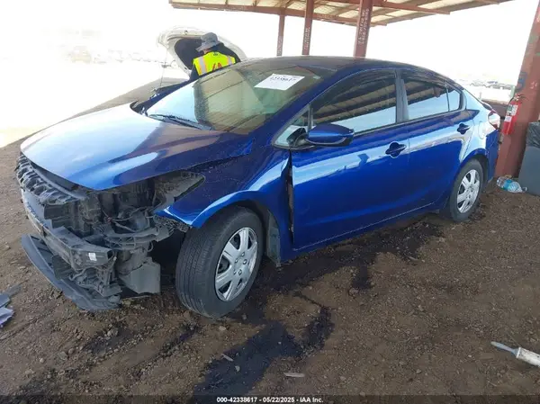 3KPFK4A76JE270401 2018 KIA FORTE - Image 2
