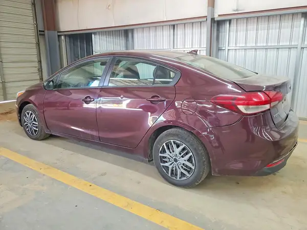 3KPFK4A76JE270432 2018 KIA FORTE - Image 2